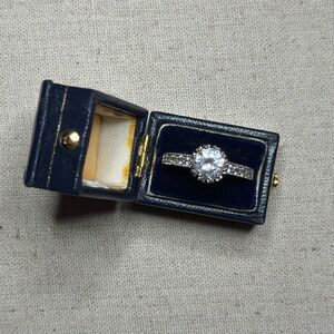 💛 Classic Silver Tone Crystal Engagement Ring